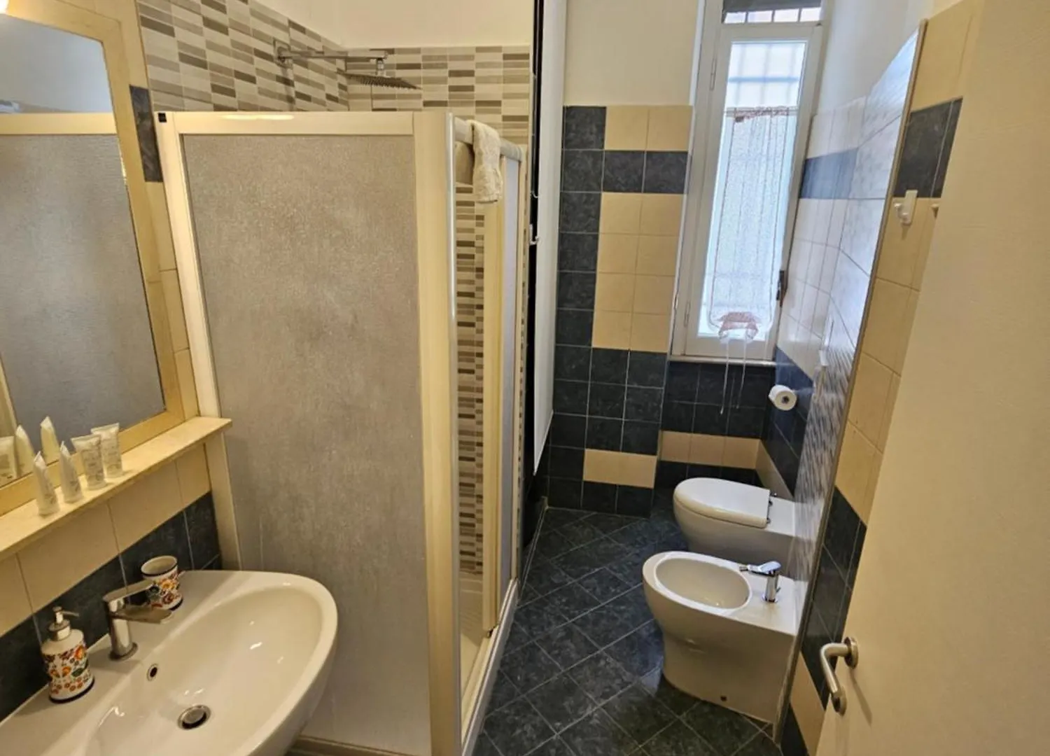 בית הארחה 4Rooms In רומא איטליה